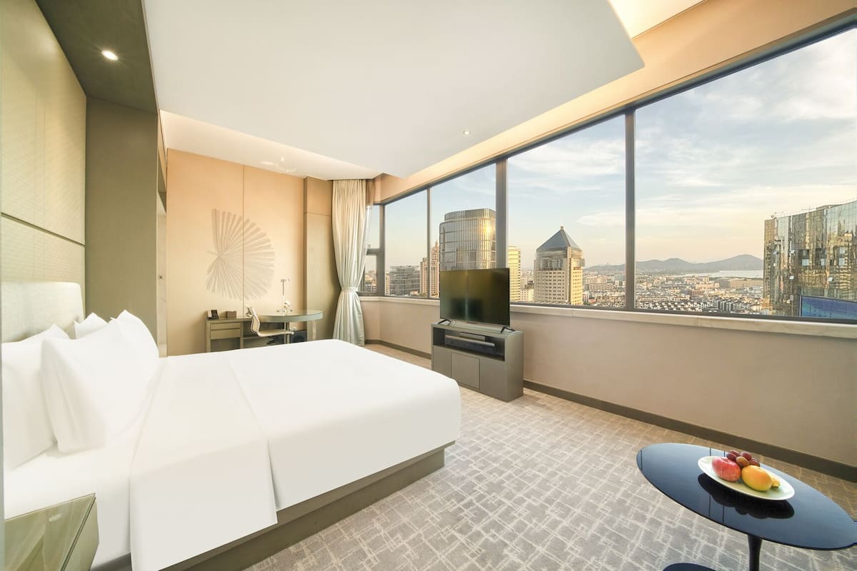 Executive Room | Premium bedding, down duvets, minibar, in-room safe