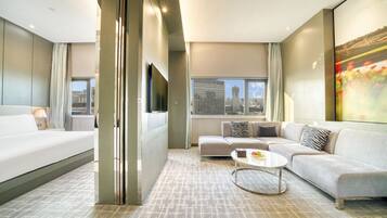 Executive Room | Living room | 37-inch flat-screen TV with digital channels, TV, pay movies