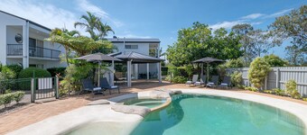 努薩錨地汽車旅館