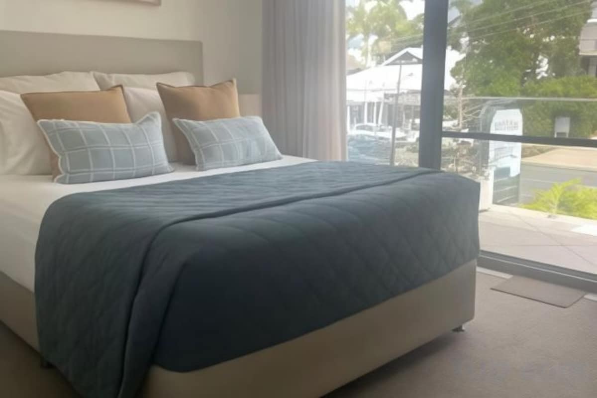 2 bilik tidur, ruang kerja komputer riba, seterika/papan seterika 