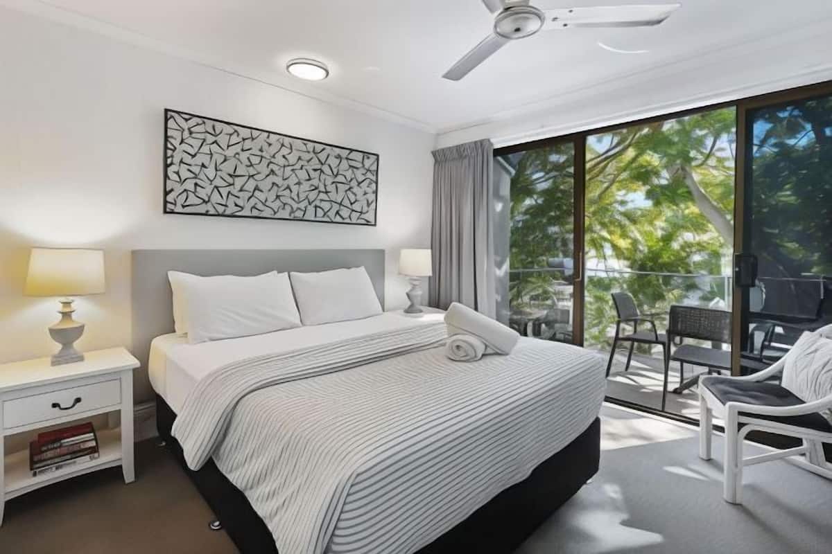 2 bedrooms, individually decorated, individually furnished