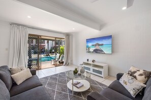 Maison mitoyenne, 2 chambres, vue piscine | 2 chambres, décoration personnalisée, ameublement personnalisé