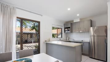 Townhome, 2 Bedrooms, Pool View | Private kitchen | Full-size fridge, microwave, oven, stovetop