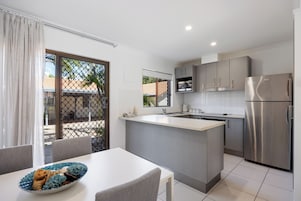 Townhome, 2 Bedrooms, Pool View | Private kitchen | Full-sized fridge, microwave, oven, stovetop