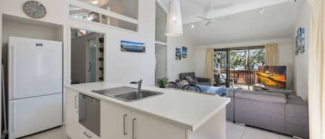 Villa Tradition, 2 chambres | Cuisine privée | Grand réfrigérateur, micro-ondes, four, plaque de cuisson