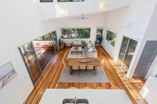 Casa, 4 habitaciones (Platinum) | Área de sala de estar | Televisión de 42 pulgadas con canales digitales