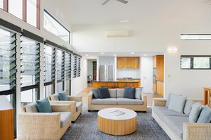 华丽独立别墅, 3 间卧室 | 起居区 | 42-英寸电视（配备数码频道）