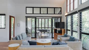 3 Bedroom Deluxe House | Living area