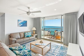 Panoramic Apartment, 2 Bedrooms, Ocean View | Living area