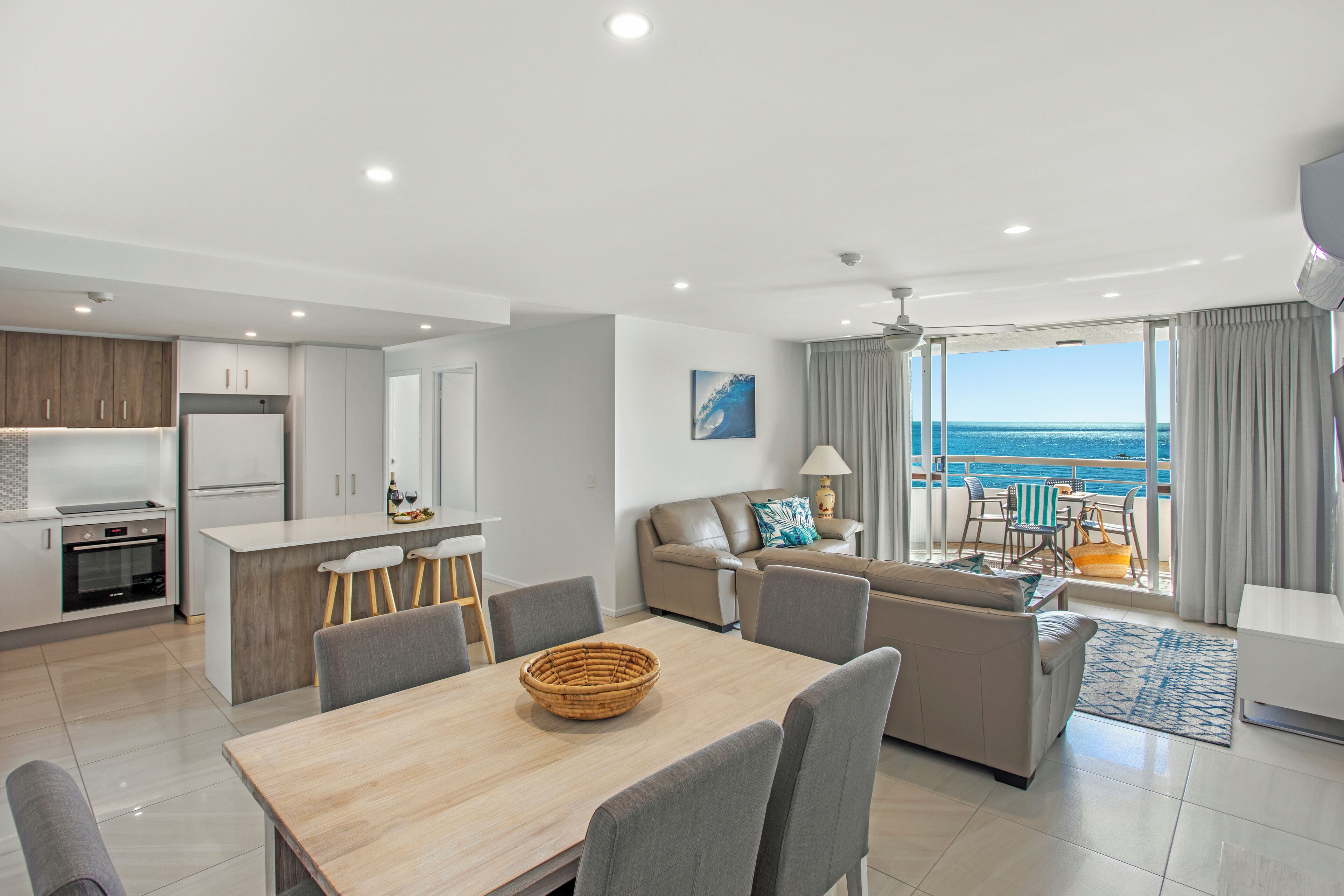 Panoramic Apartment, 2 Bedrooms, Ocean View | Dining room
