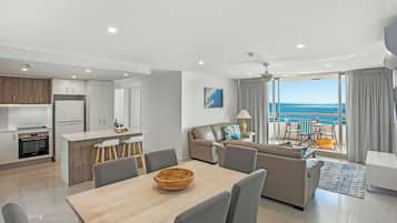 Apartemen Panorama, 2 kamar tidur, pemandangan samudra | Ruang makan