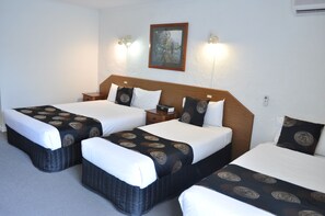 Family Room | Blackout curtains, iron/ironing board, free WiFi, bed sheets - Albury Burvale Motor Inn (Albury)