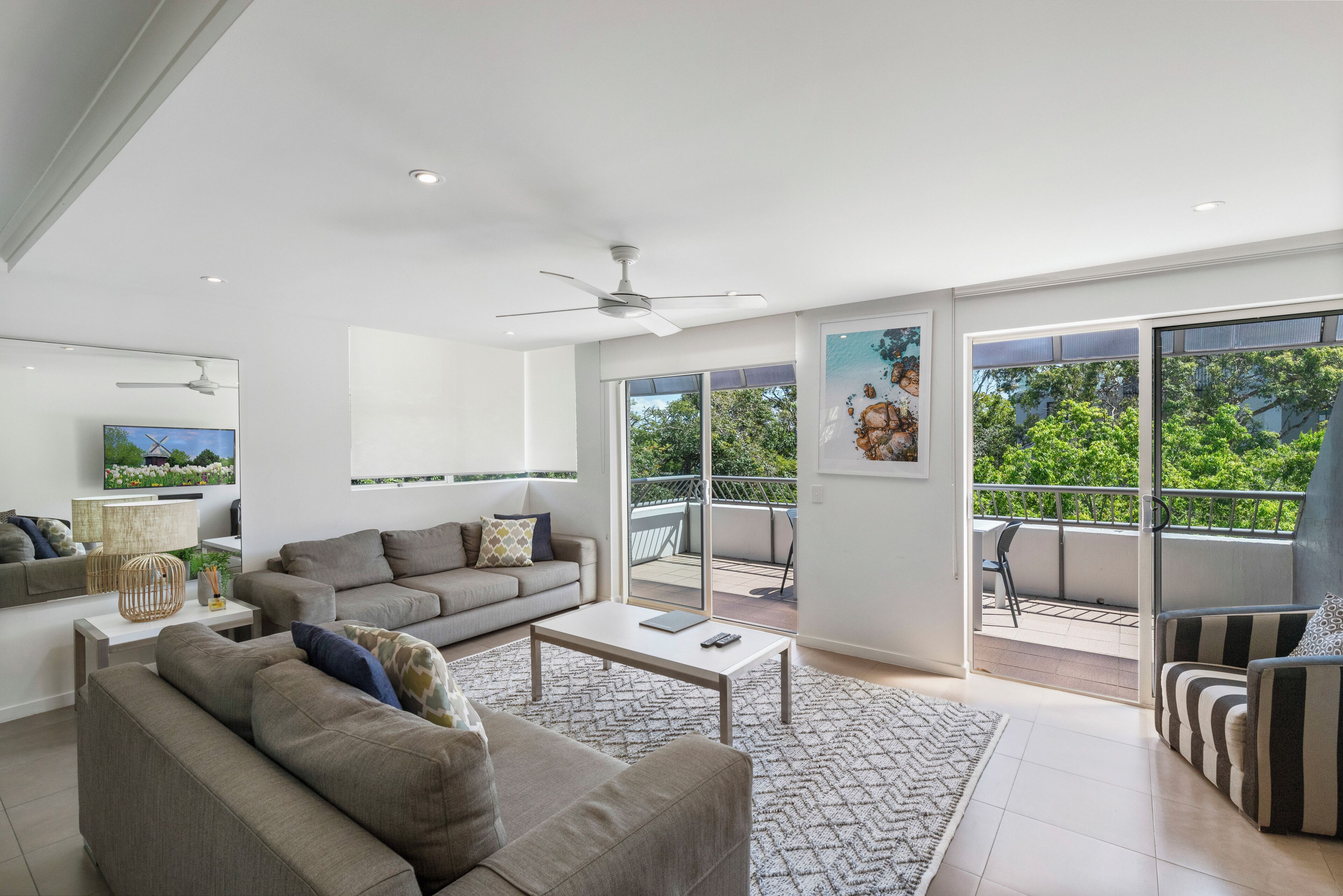 Penthouse, 3 Bedrooms | Living area | 42-cm TV with digital channels, DVD player