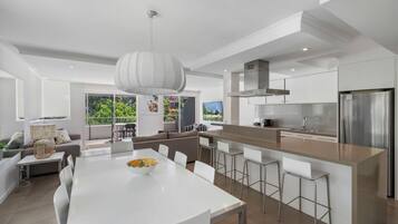 Penthouse, 3 Bedrooms | Private kitchen | Fridge, microwave, stovetop, dishwasher