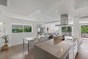 Penthouse, 3 Bedrooms | Living area | 42-cm TV with digital channels, DVD player