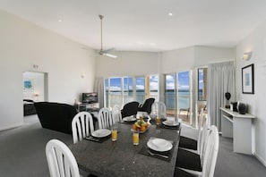 Flat-screen TV, DVD player - Riviere on Golden Beach (Golden Beach)