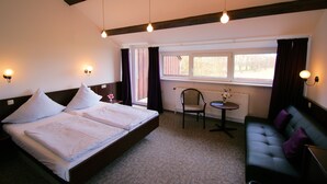 Premium bedding, Select Comfort beds, desk - Motel Ostsee Lodge (Ratekau)