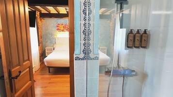 Tweepersoonskamer | Luxe beddengoed, een minibar, een kluis op de kamer