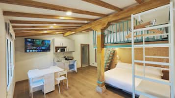 Family Studio, Roll-in Shower, Kitchen | Premium bedding, minibar, in-room safe, individually decorated