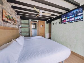 Quarto triplo | Roupas de cama premium, frigobar, cofres nos quartos