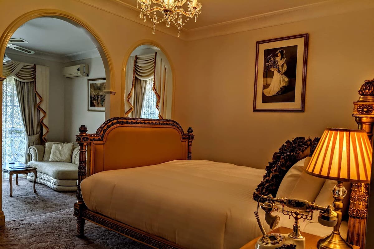 Standard Room, Balcony (Top Floor) with Split level, Spacious Lounge area, Ensuite bathroom