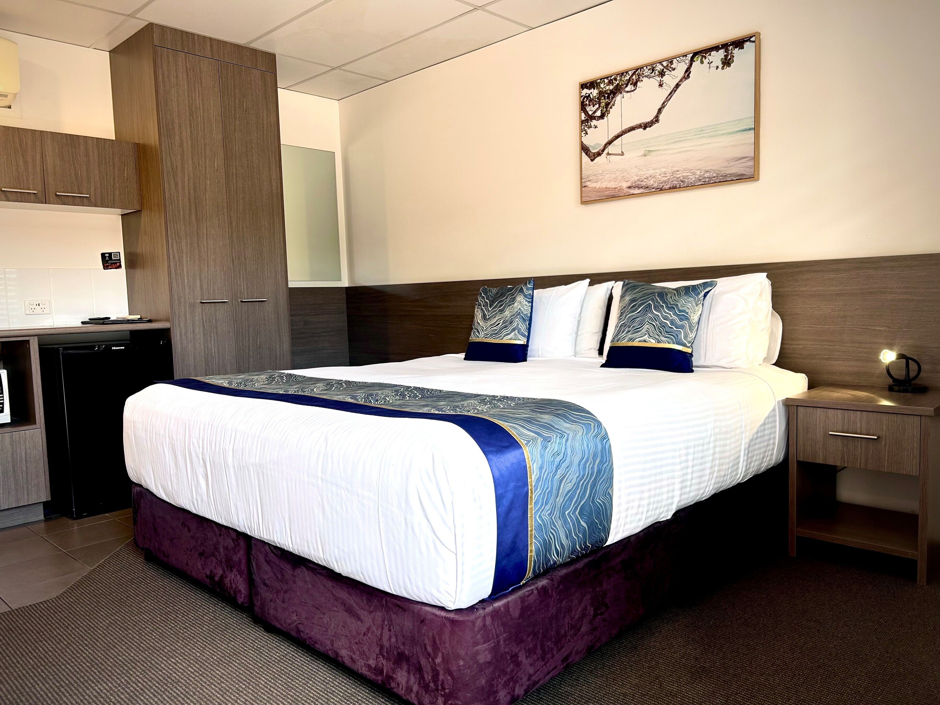Premium bedding, Select Comfort beds, iron/ironing board, free WiFi