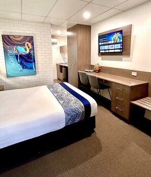 Executive Queen Room (Not Pet Friendly) | Premium bedding, Select Comfort beds, iron/ironing board, free WiFi - Chalet Motor Inn (Bundaberg Central)