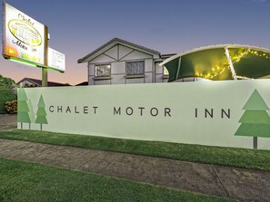 Front of property - evening/night - Chalet Motor Inn (Bundaberg Central)