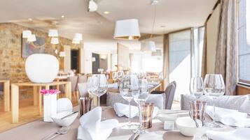 Lunch and dinner served