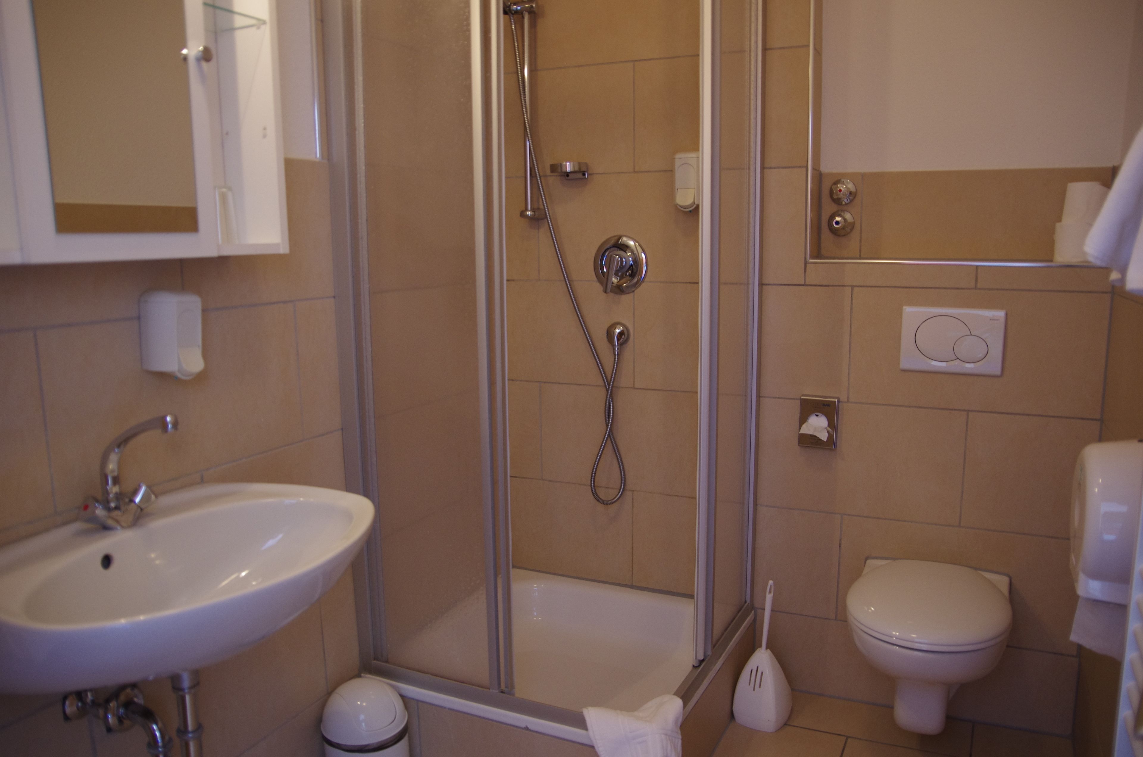 deluxe room, non smoking | bathroom | hair dryer, towels