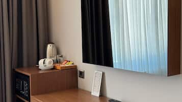 Minibar, in-room safe, desk, laptop workspace