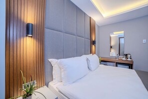 Superior Double Room | Minibar, in-room safe, desk, laptop workspace - Center Hill Hotel (Istanbul)