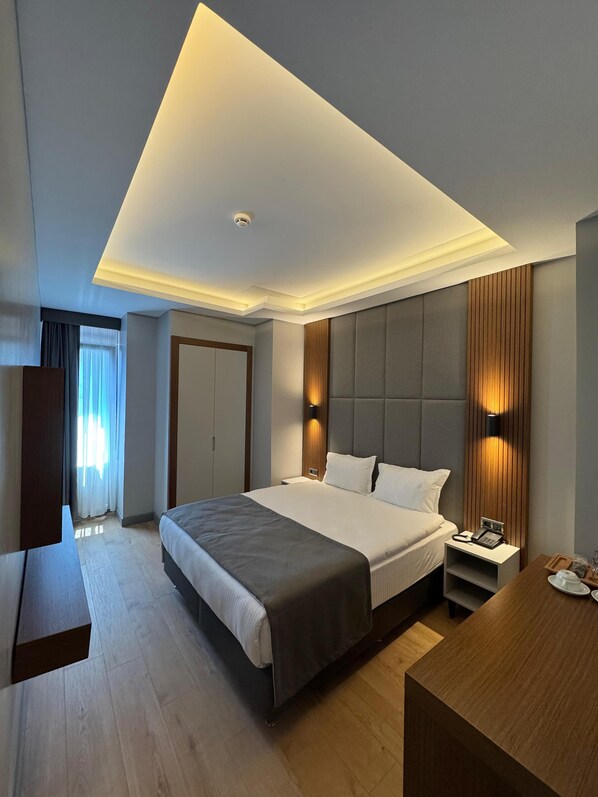 Standard Double Room | Minibar, in-room safe, soundproofing, free cots/infant beds