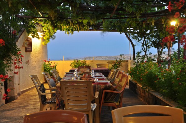 Outdoor dining - Duru Hotel (Avanos)
