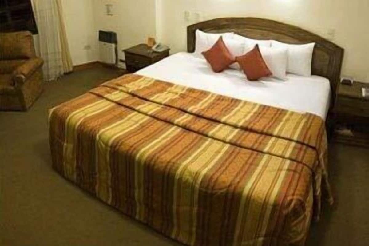 Junior Suite | Minibar, in-room safe, desk, free WiFi
