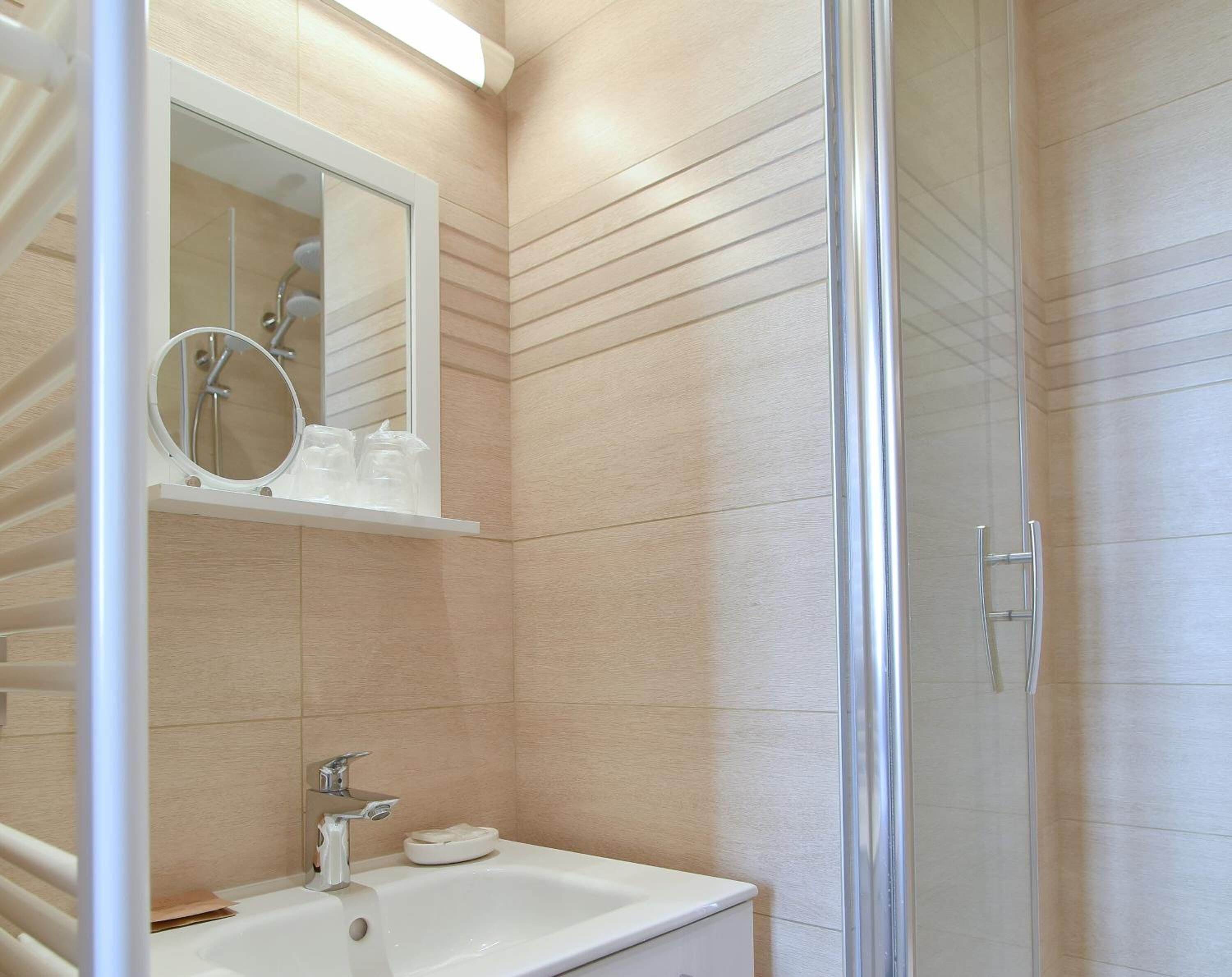 classic double room, 1 double bed, garden view | bathroom | shower, free toiletries, hair dryer, towels