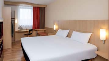 Room, 1 Double Bed | Desk, iron/ironing board, free WiFi, bed sheets