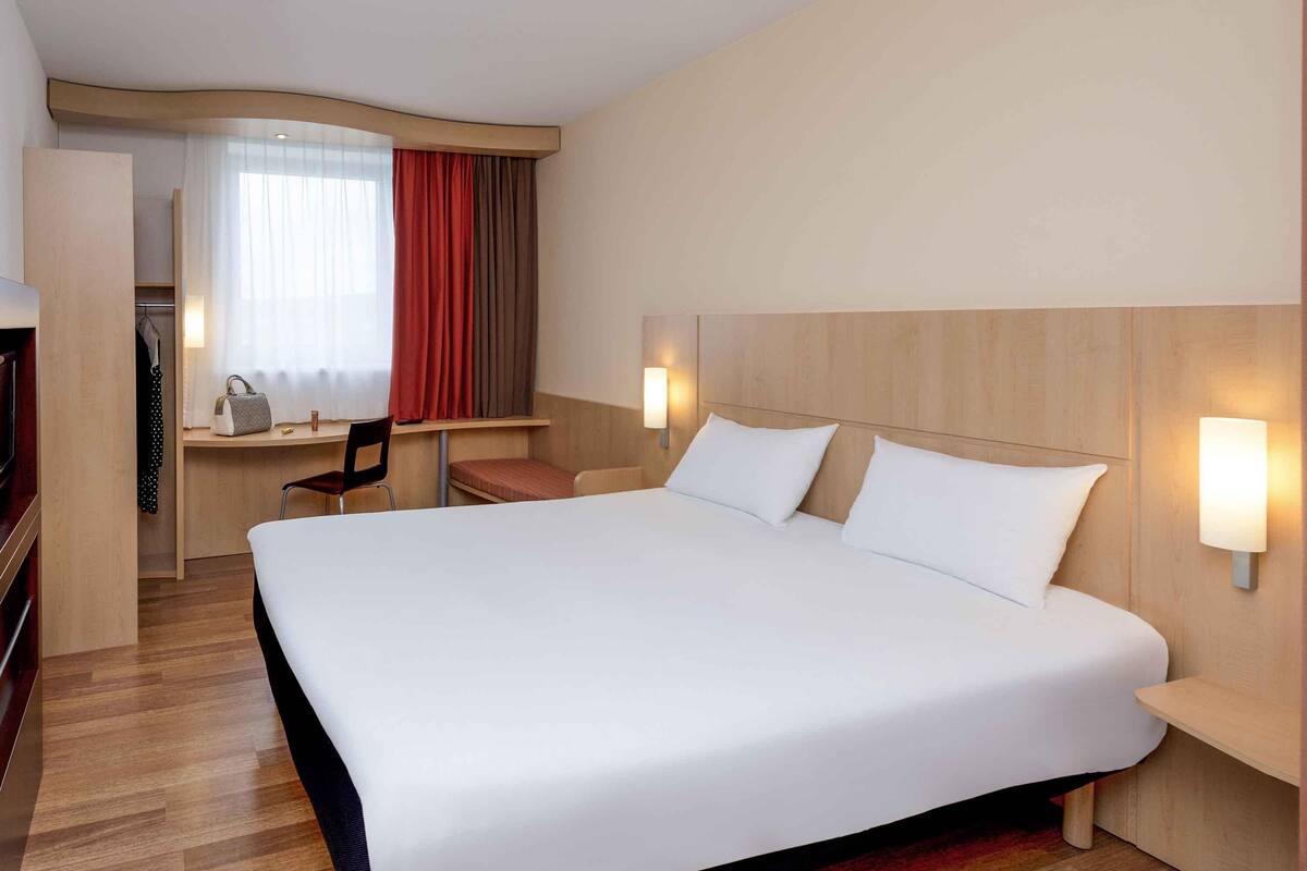 Kamar, 1 Tempat Tidur Double | Meja kerja, setrika/meja setrika, Wi-Fi gratis, dan seprai linen