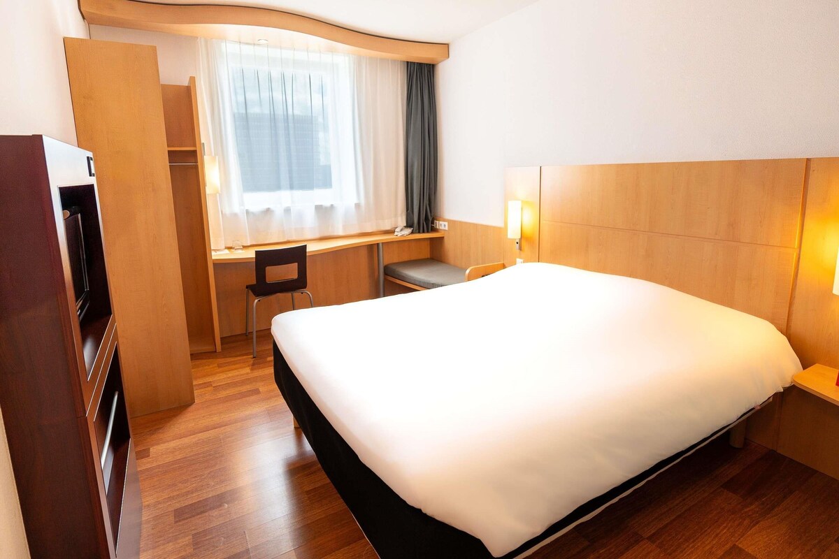 Room, 1 Katil Kelamin (Double) | Meja, seterika/papan seterika, Wi-fi percuma, cadar katil 