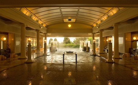 Hot springs. Hyoe Koyokaku