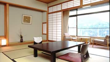 Minibar, in-room safe, free WiFi, bed sheets