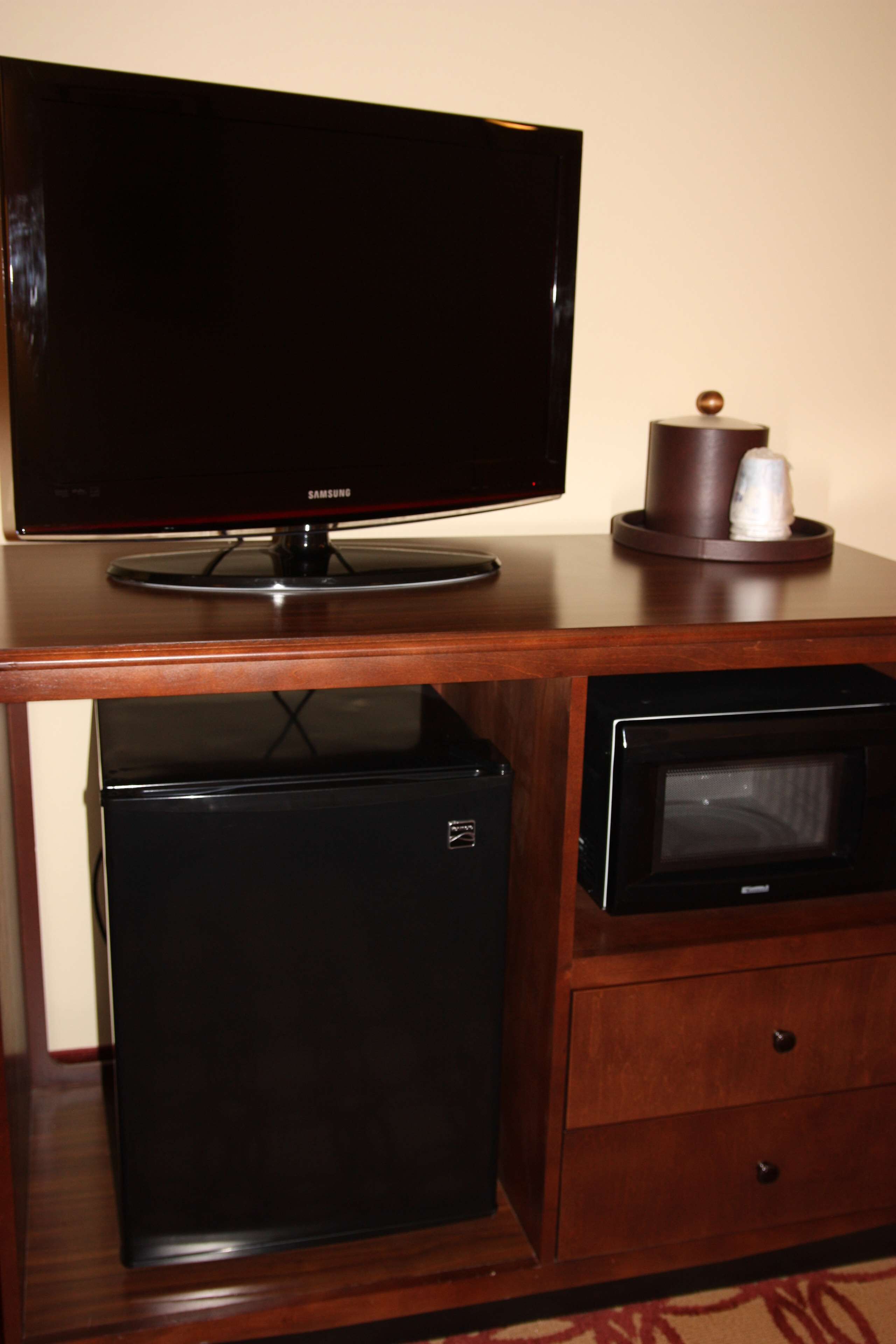 fridge, microwave, coffee/tea maker