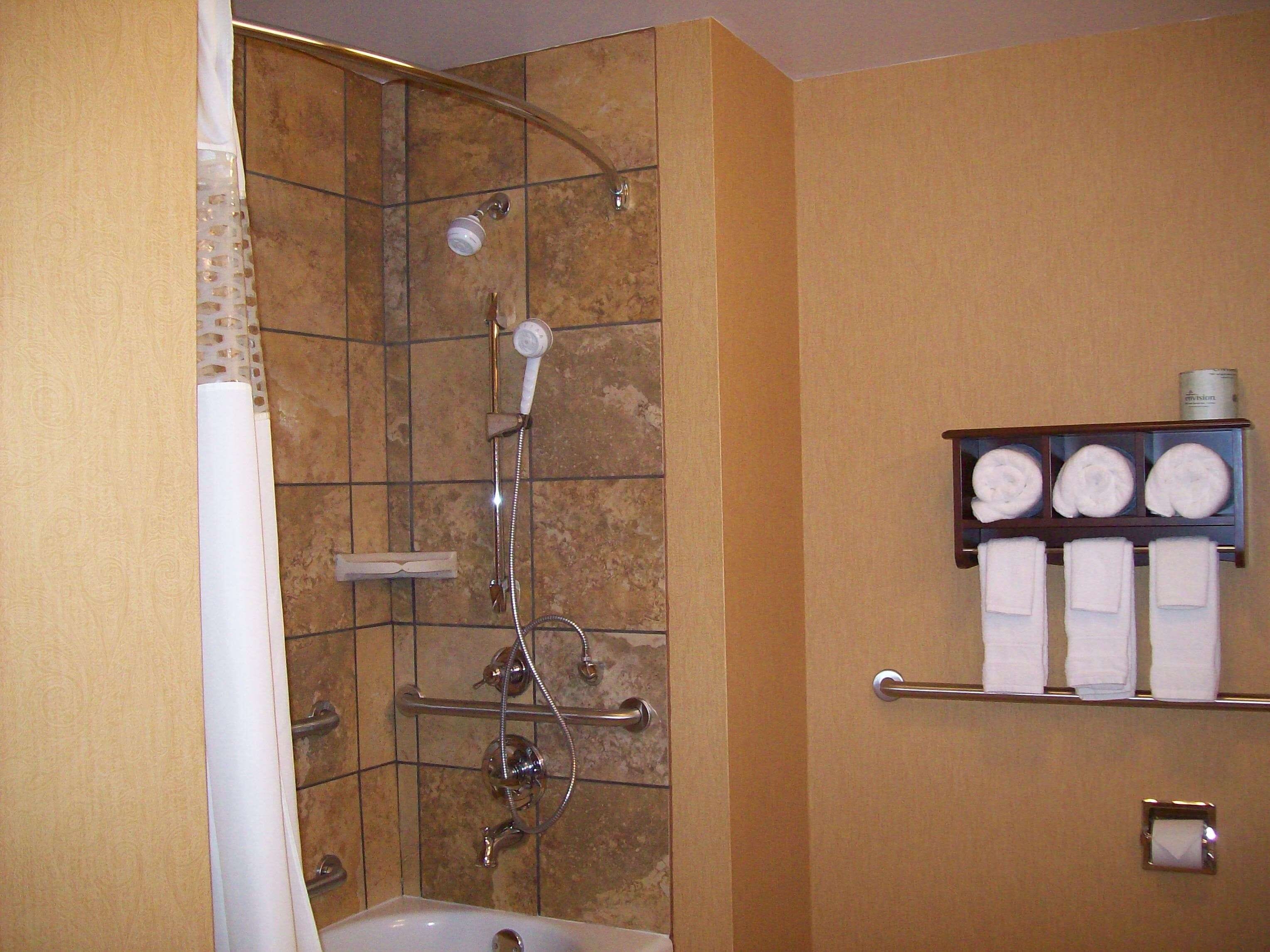 Habitación, 1 cama Queen size, para no fumadores | Baño | Secadora de cabello y toallas 