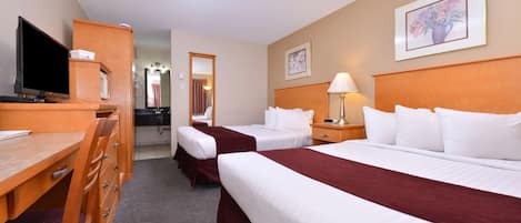 Skrivebord, strykejern/-brett, wi-fi (inkludert) og vekkerklokke