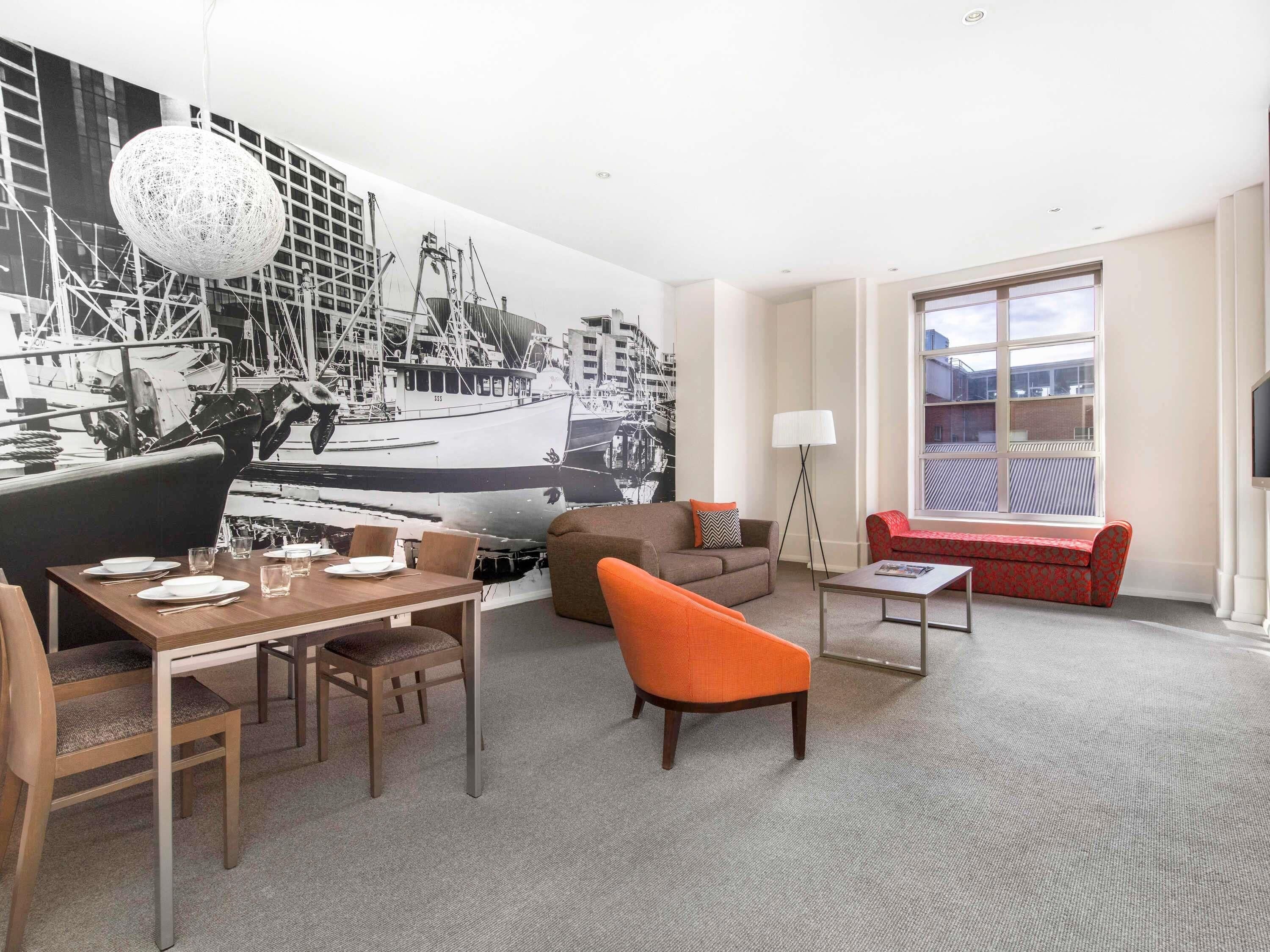 Appartement, 1 chambre | Minibar, système d’insonorisation, fer et planche à repasser