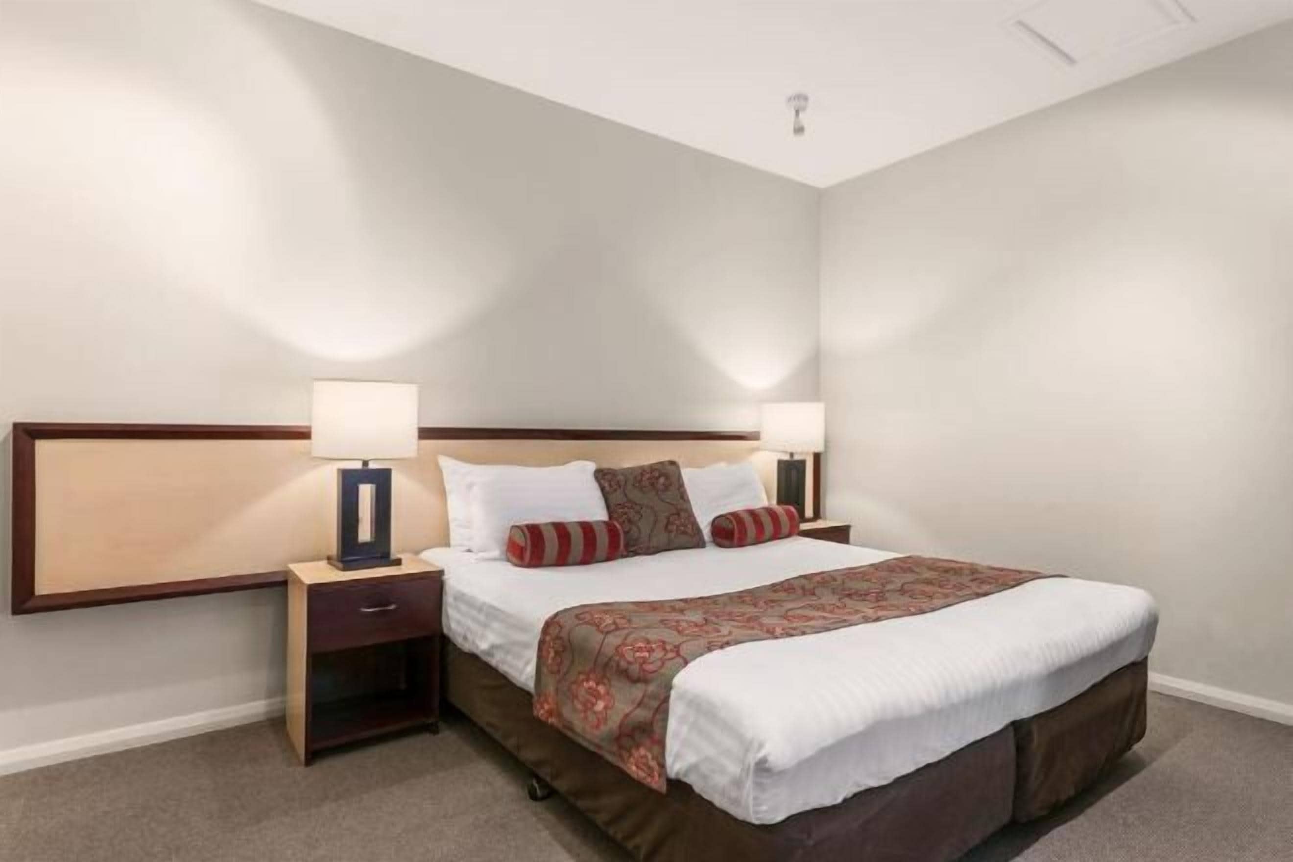 Minibar, soundproofing, iron/ironing board, WiFi