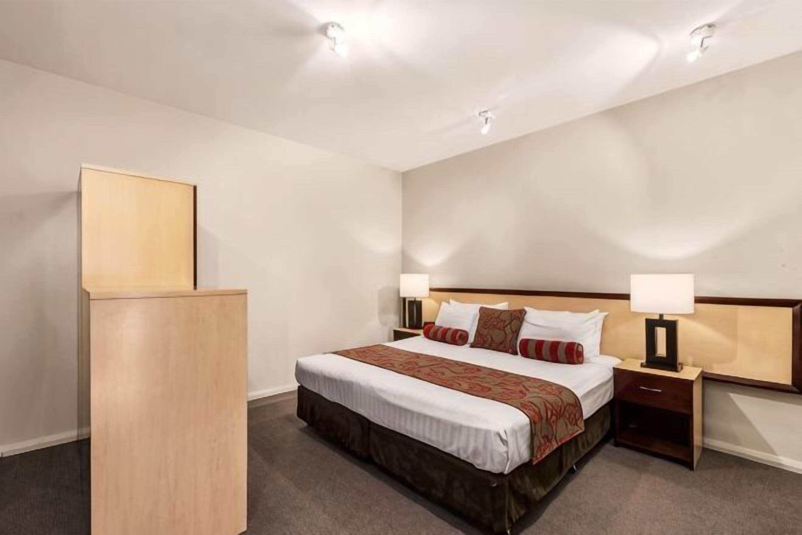 Minibar, soundproofing, iron/ironing board, WiFi