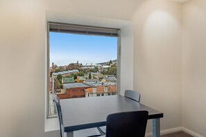 In-room dining - Mantra One Sandy Bay Road (Hobart)