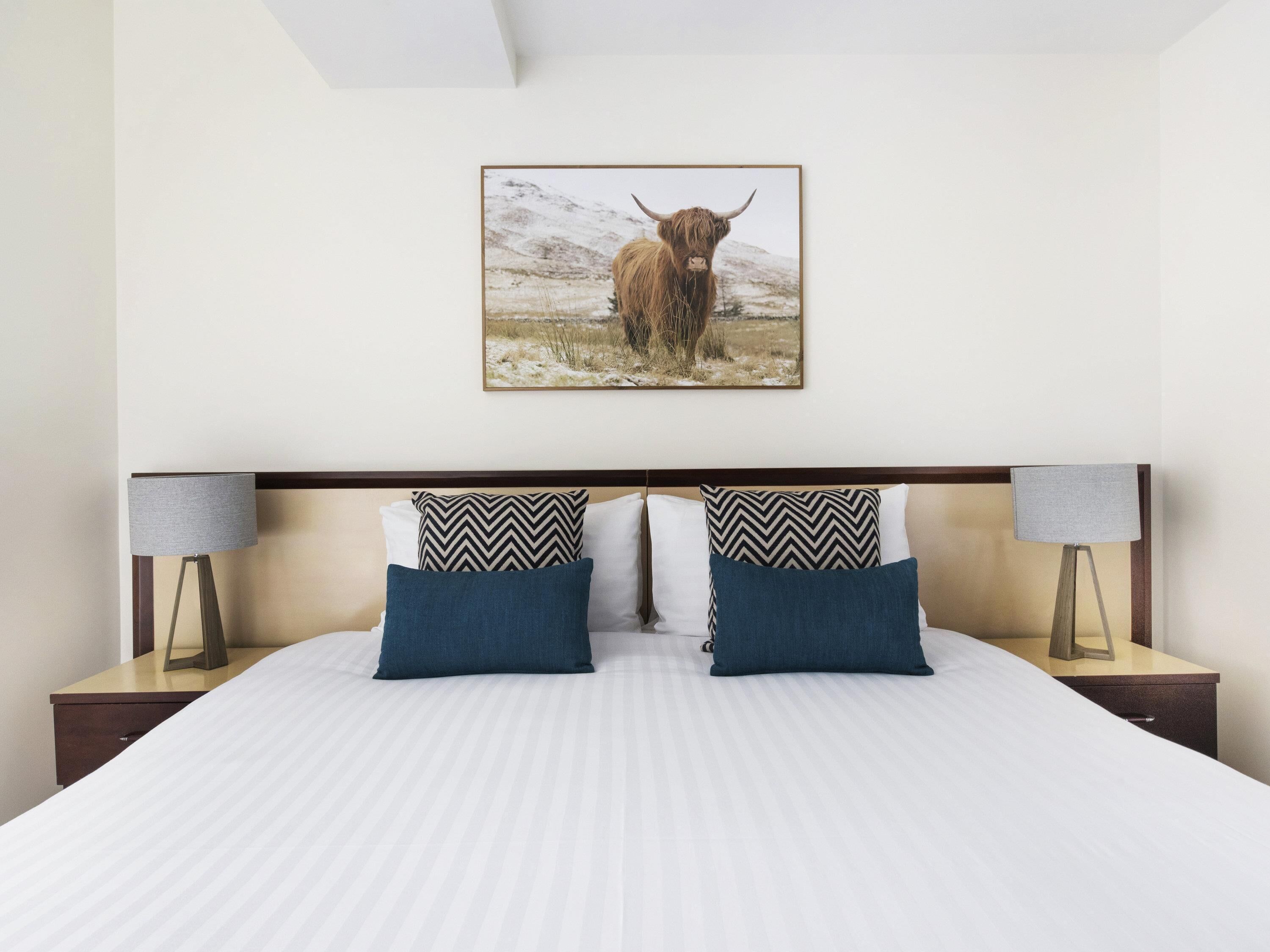 Minibar, système d’insonorisation, fer et planche à repasser