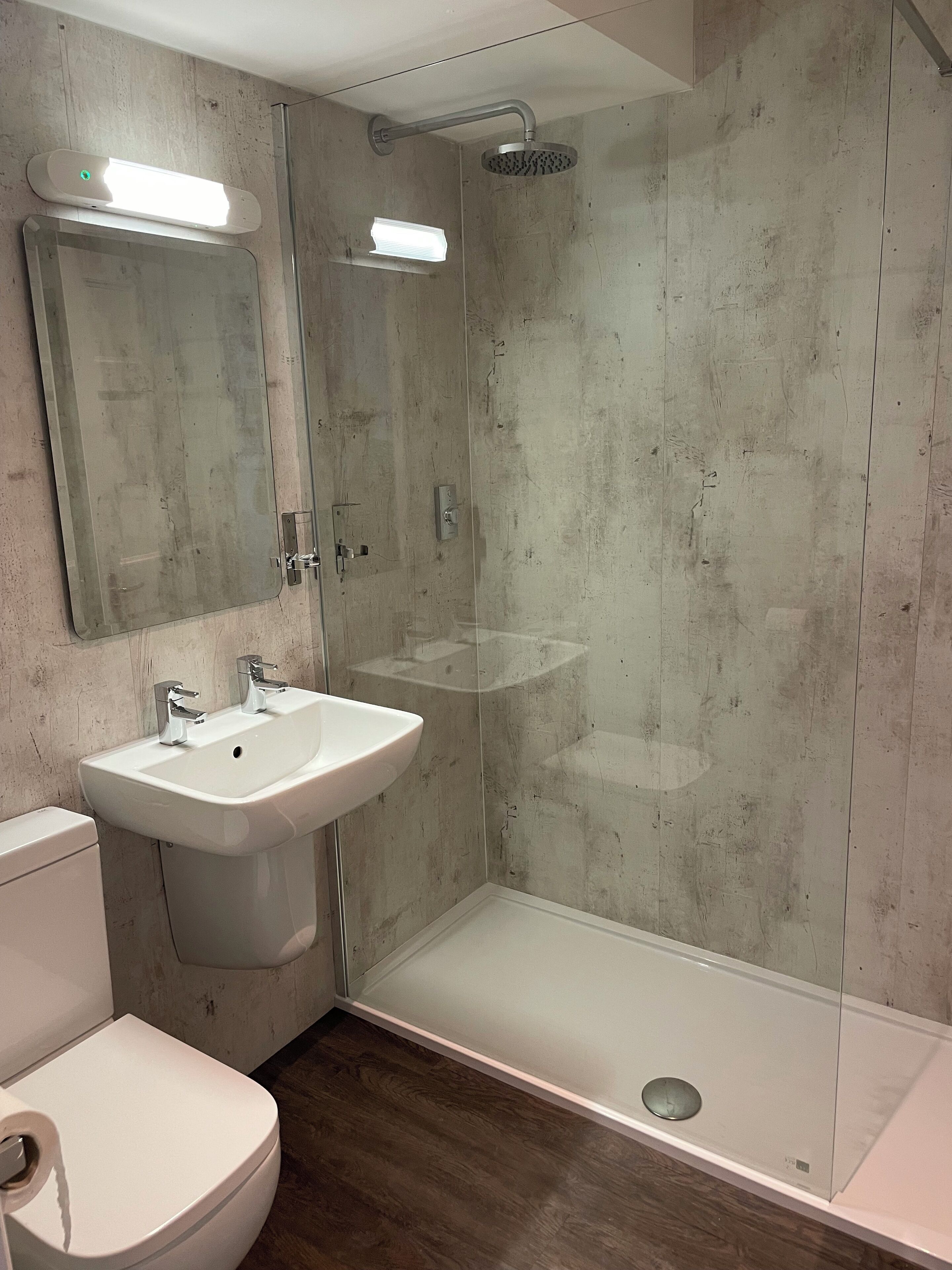 Comfort Room | Bathroom | Free toiletries, hair dryer, towels